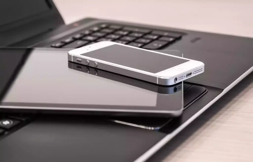 Antibacteriële screenprotector voor elk beeldscherm. Antireflex screenprotector. Ontspiegel beeldscherm van apparaat.